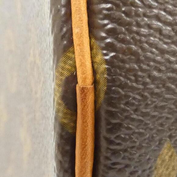 LOUIS VUITTON Gold Monogram Pouch - Picture 2 of 10